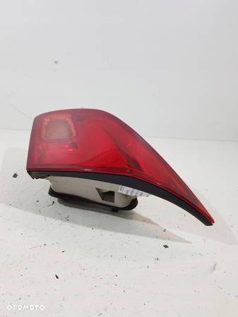 LAMPA W KLAPĘ PRAWY TYŁ OPEL ASTRA J HB 5D EUR - 3