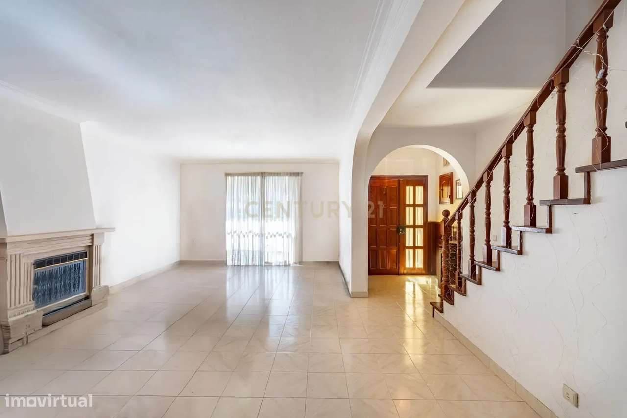 Moradia T3 em São Pedro do Estoril - Mobilado ou Não. - Grande imagem: 2/32