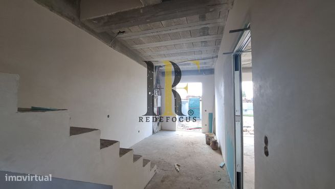 Moradia nova com piscina em Santa Maria de Lamas-2