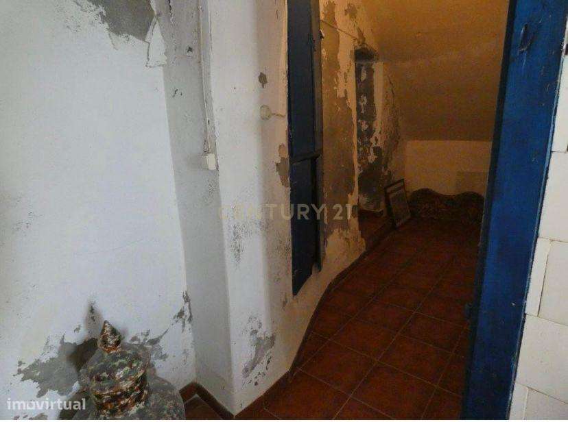 MONTEMOR-O-NOVO - Moradia que carece de obras.-16