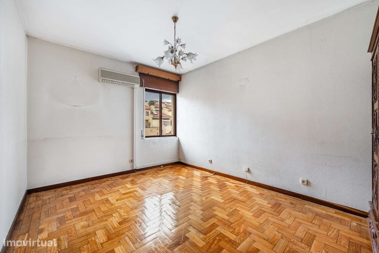 Moradia T4 de gaveto em Nogueira-16