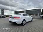 Jaguar XE 2.0 D Prestige - 3