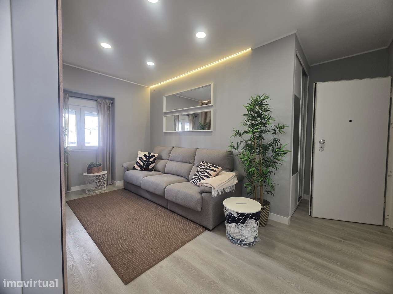 Apartamento T2 Duplex Recuperado - A 70m da Praia do Ouro-11