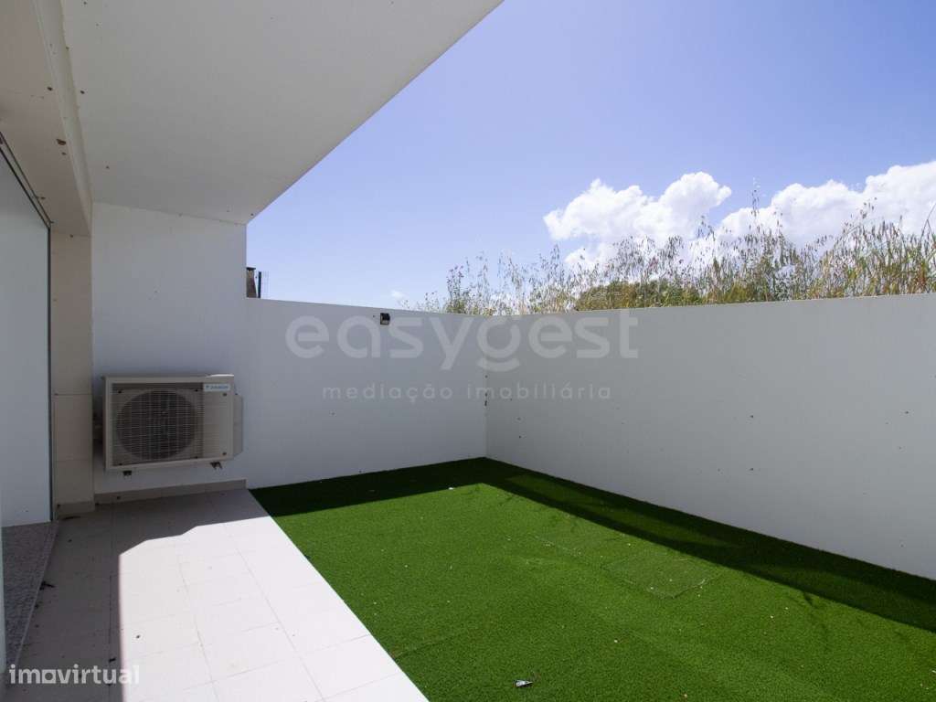 Moradia Nova Geminada T2+1 com cave e estacionamento - Altura - Grande imagem: 3/51