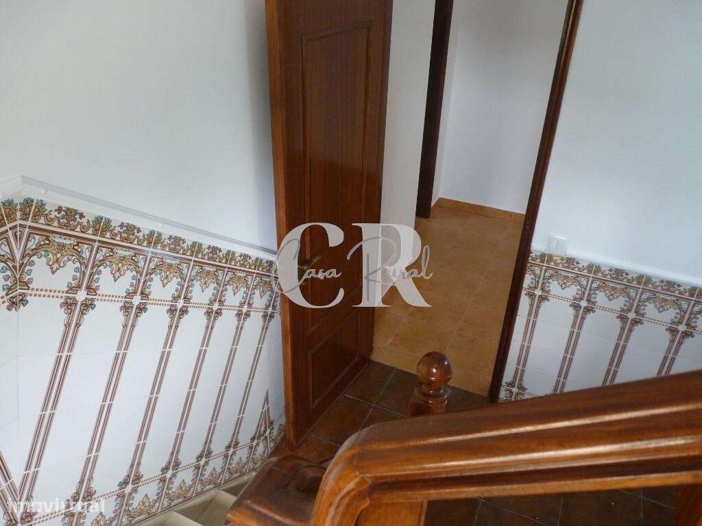 Fantástica moradia T3 com garagem e terreno generoso em Vila Facaia –-46