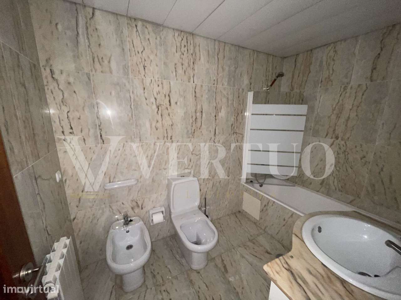 T4 em Moreira da Maia | 159 m² | 2 Garagens | Venda Judicial-46