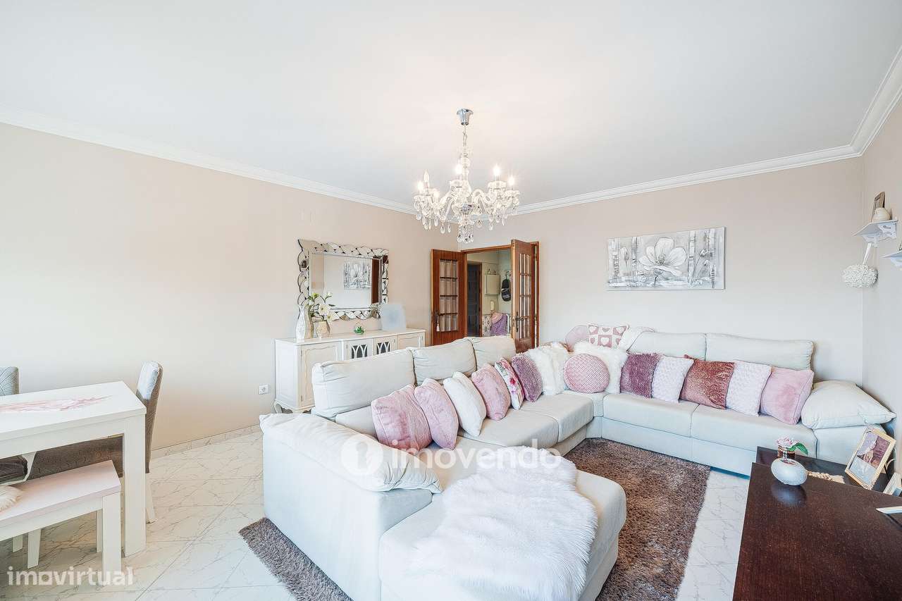 Apartamento T3, com áreas amplas, em Setúbal-0