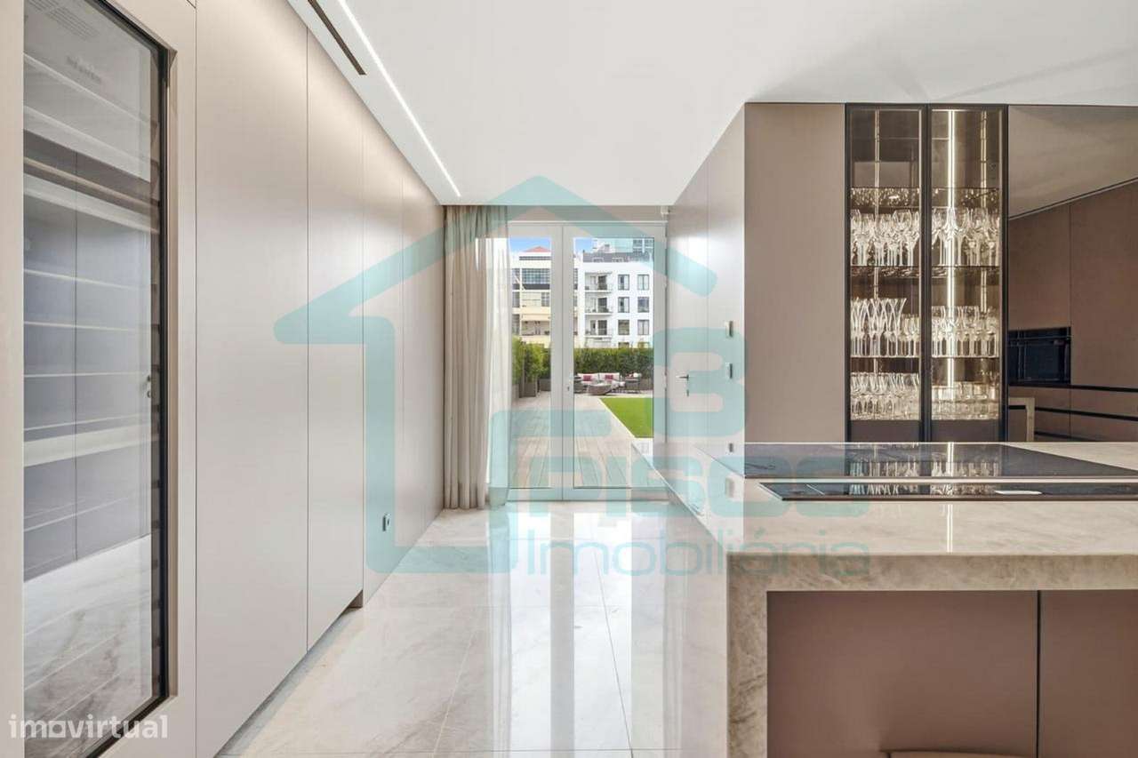 T3 de Luxo a Estrear - Terraço e Garagem - Av. República, Lx-25