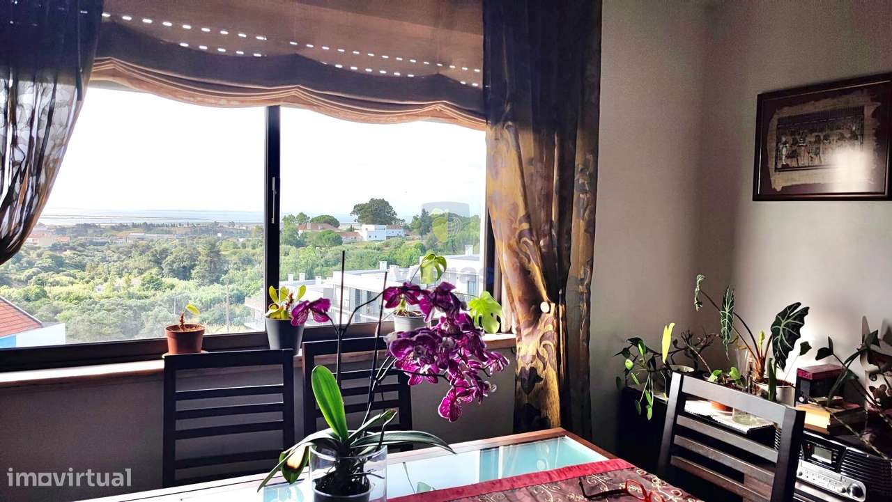 Apartamento T2 com Varanda , Arrecadação e vista Rio em Alverca-19