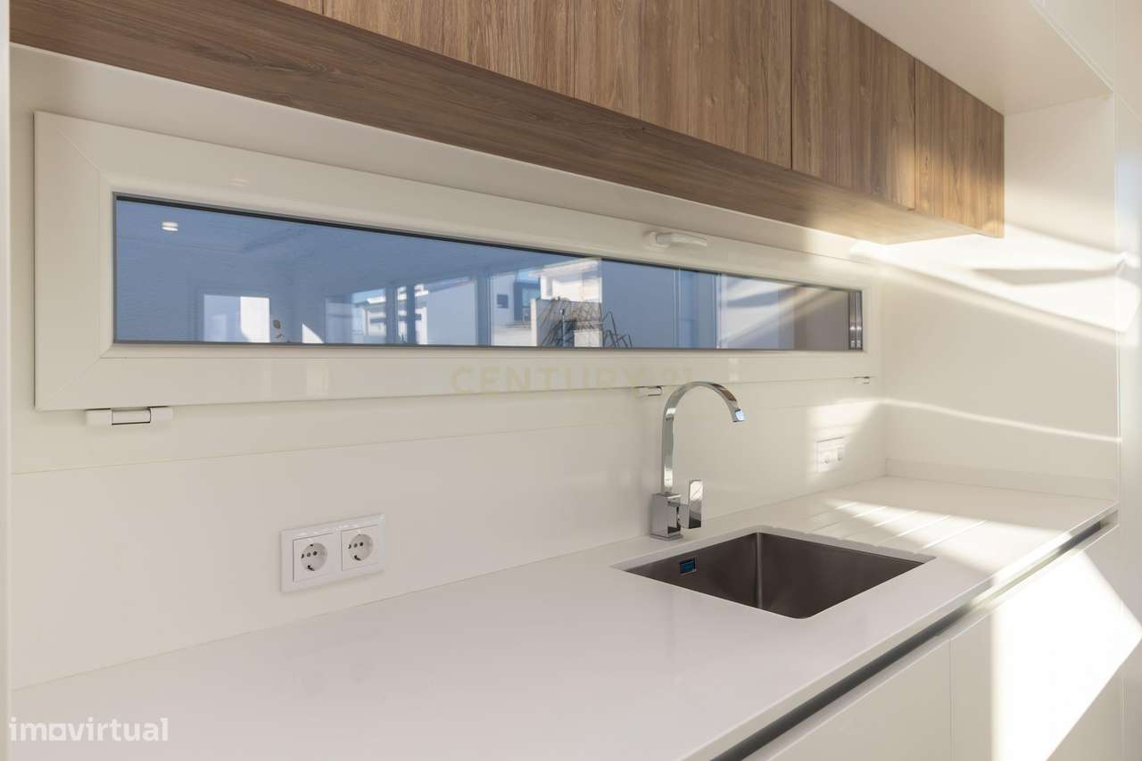 Moradia Nova T4 com piscina e garagem - Sobreda - Charneca de Caparica-28