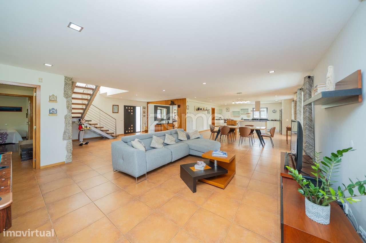 Moradia T5 + 1 com Piscina em Espinho, Braga-24