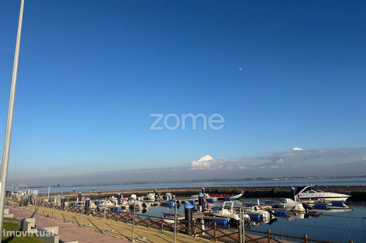 Casa térrea com terreno a 250 metros da praia da Torreira - Grande imagem: 2/15