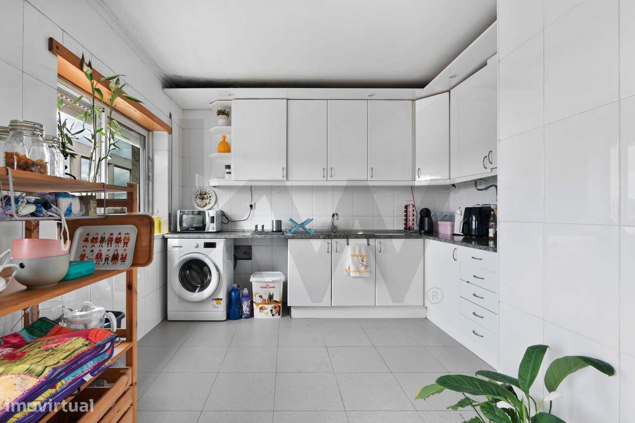 T2 com Terraço Enorme, Vista Desafogada e Excelente Exposição Solar – - Grande imagem: 5/29