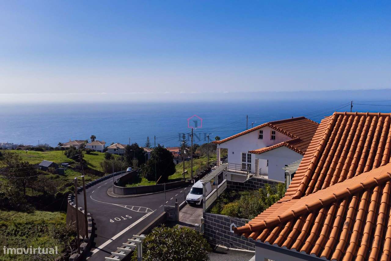 Calheta | Moradia T3 com Vista Mar e Terreno Extra-45