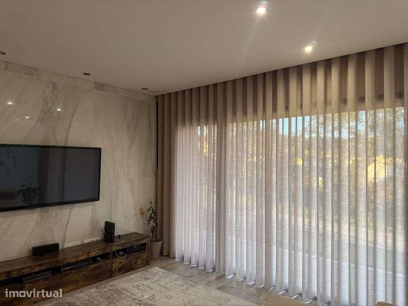 Moradia Moderna T3  – Classe A+ | Piscina | Aceita Permuta - Grande imagem: 4/12