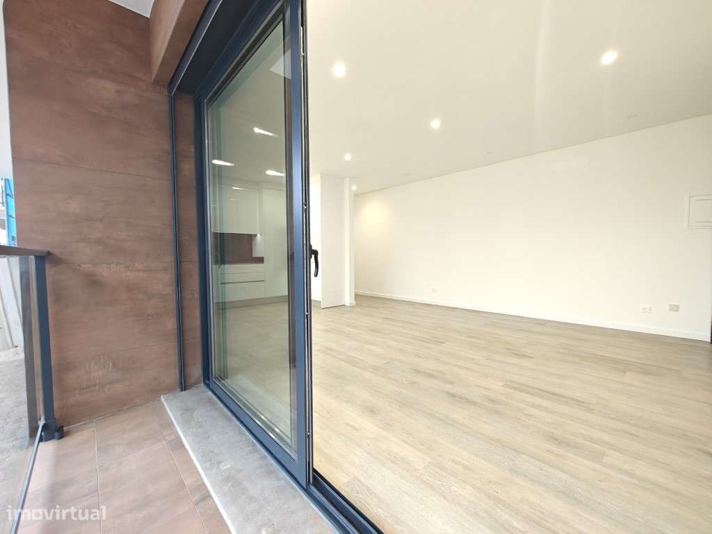 Apartamento junto à Praia da Consolação para arrendamento anual - Grande imagem: 4/13