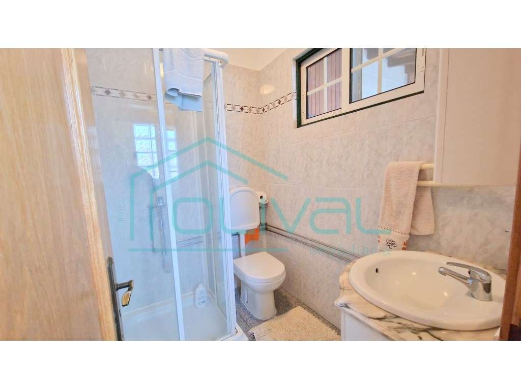 Espaço Comercial com armazéns-21