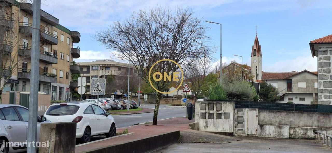 Em Delães, um espaço cheio de potencial à espera da sua visão. - Grande imagem: 2/22