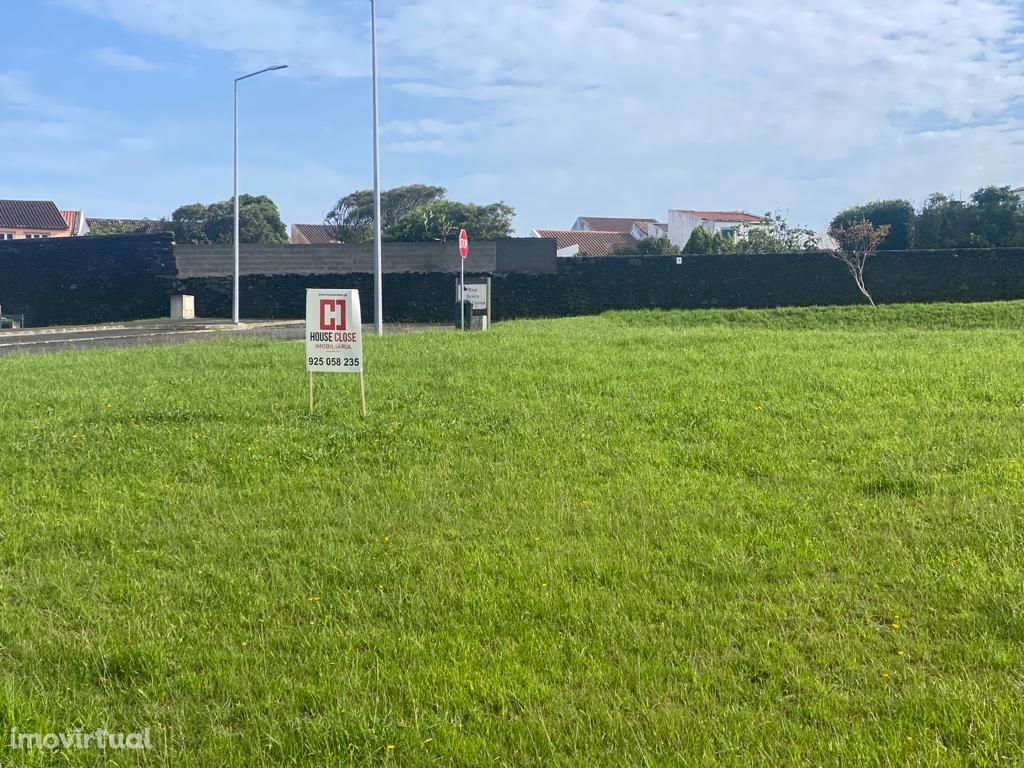 Lote urbano destinado a comercio e habitação, Ribeira Grande