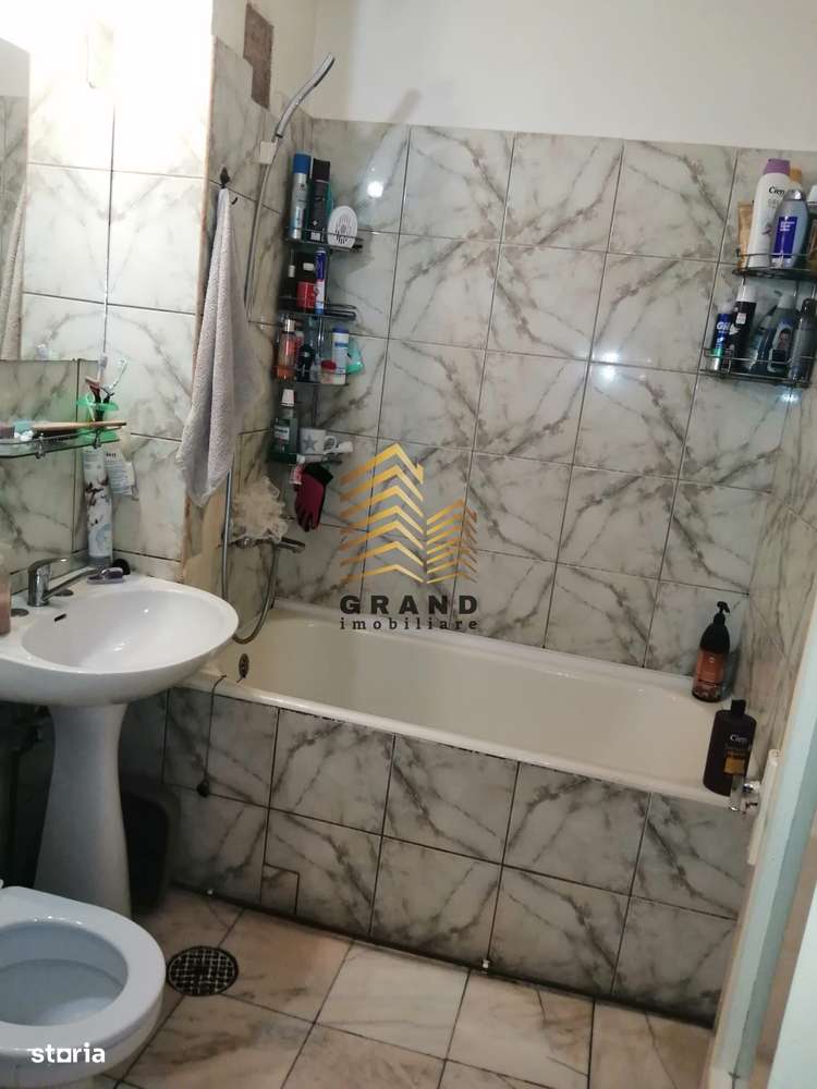 Se vinde apartament 3 camere parter-7