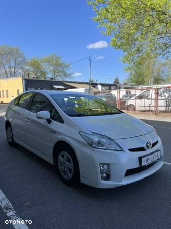 Toyota Prius (Hybrid) - 4