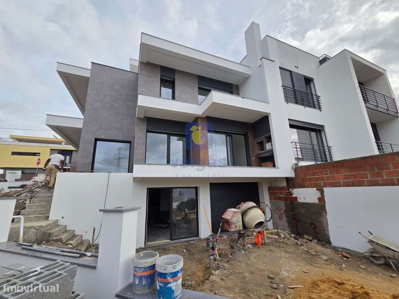 Moradia T4 C/ Piscina -  Bairro Primavera-11