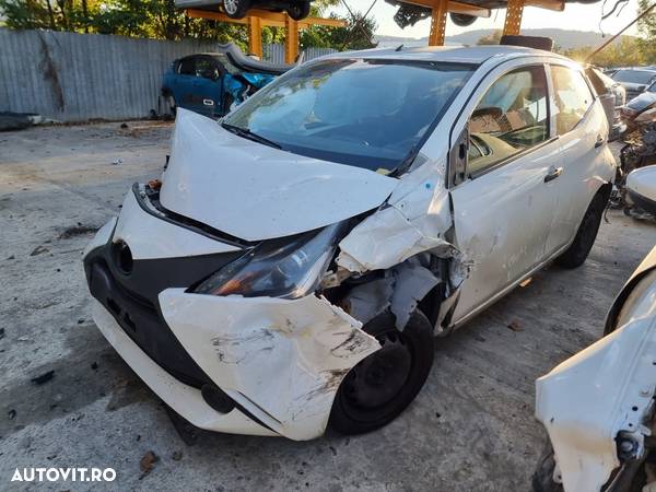 Dezmembrez Toyota Aygo 2 motor 1.0 benzina  70cp 1KR-FE dezmembrari cutie de viteze manuala 5+1 - 3