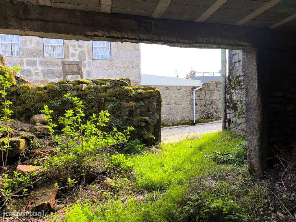 Ideal para reconstrução e valorização - A poucos minutos da vila de...-9