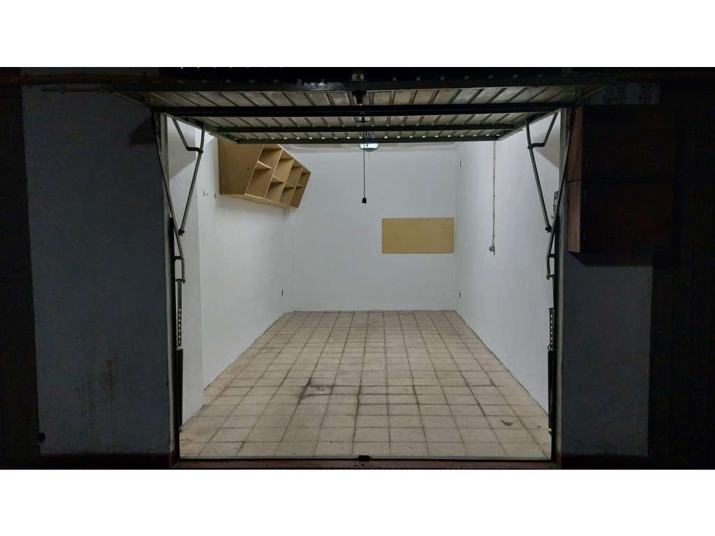 Garagem Fechada Segura e Espaçosa: A Proteção e Comodidade que Seu ... - Grande imagem: 2/8