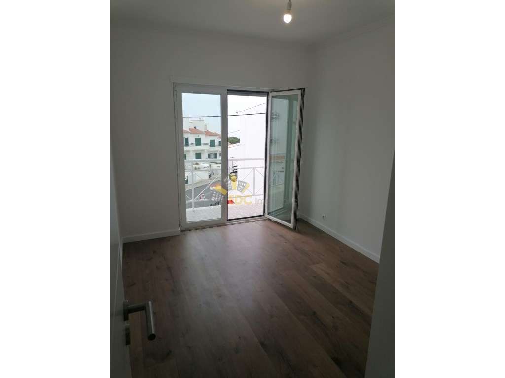 Moradia V3+1 Totalmente Remodelada no Centro da Ericeira e com vist...-25