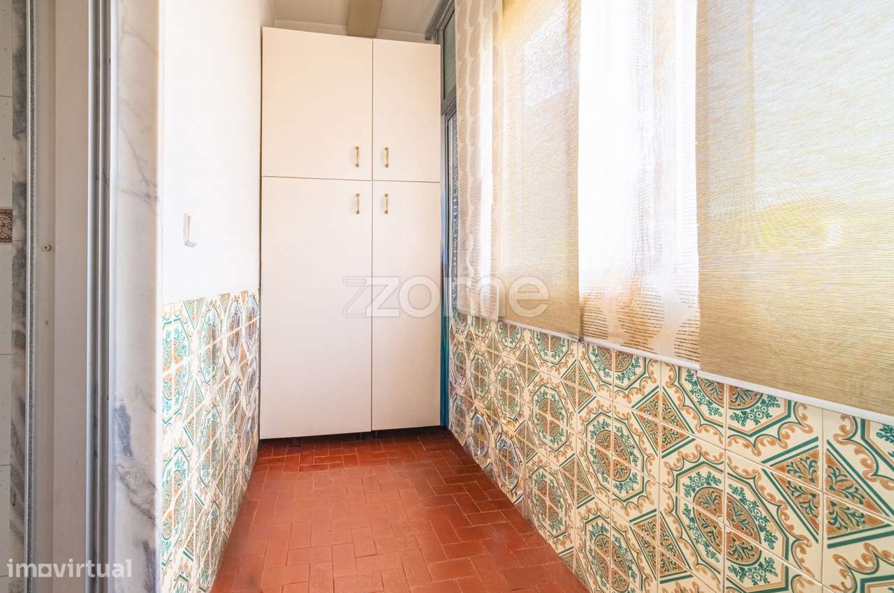 Moradia Geminada T4 com Jardim e Garagem em Zona Tranquila de Camarate-29