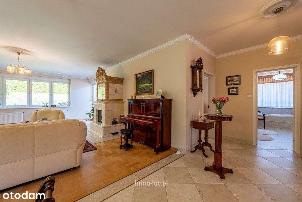 Dom przy ścianie lasu, możliwe 4 sypialnie-9