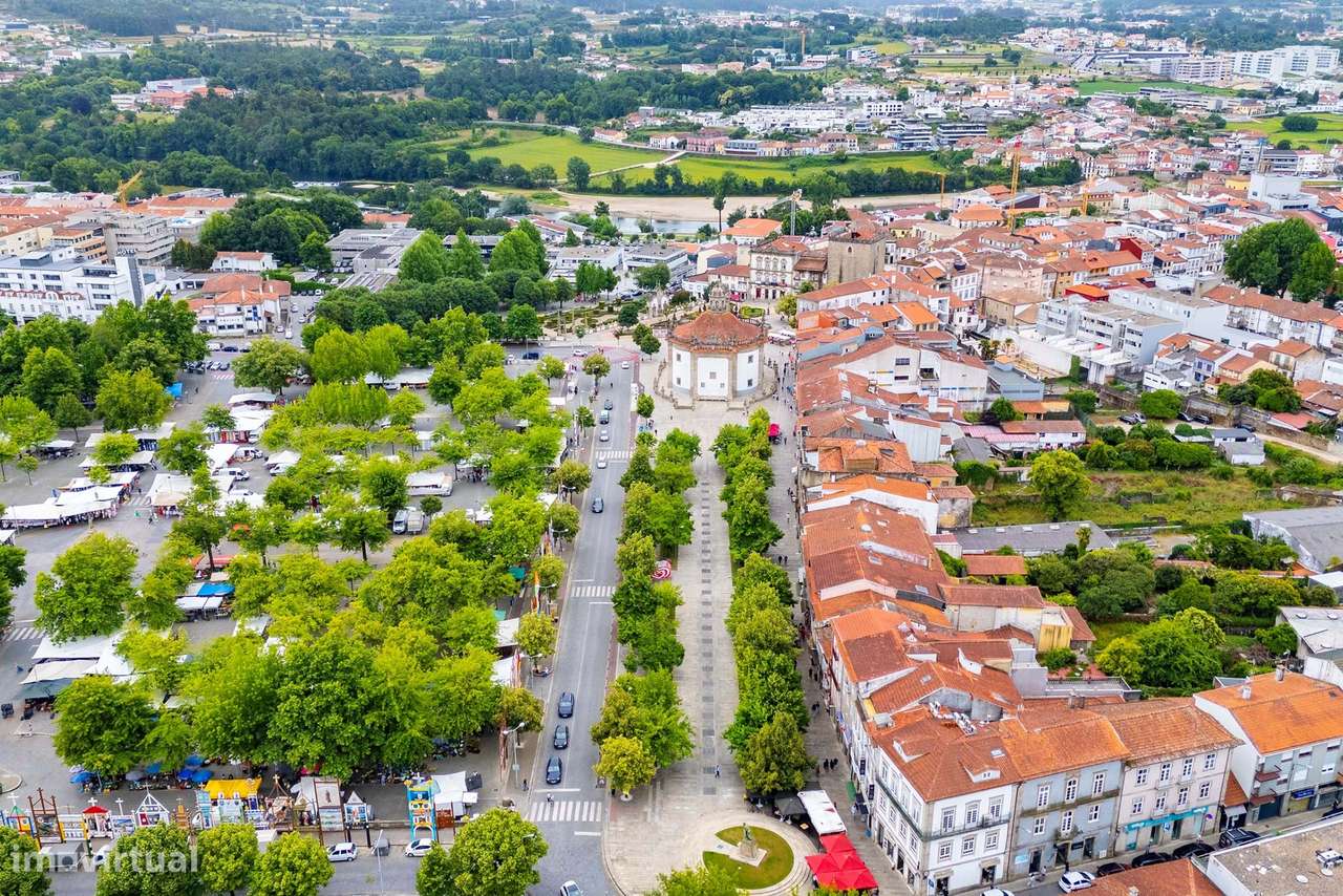 Trespasse de Conceituada Loja de Roupa Infantil no Centro de Barcelos-22