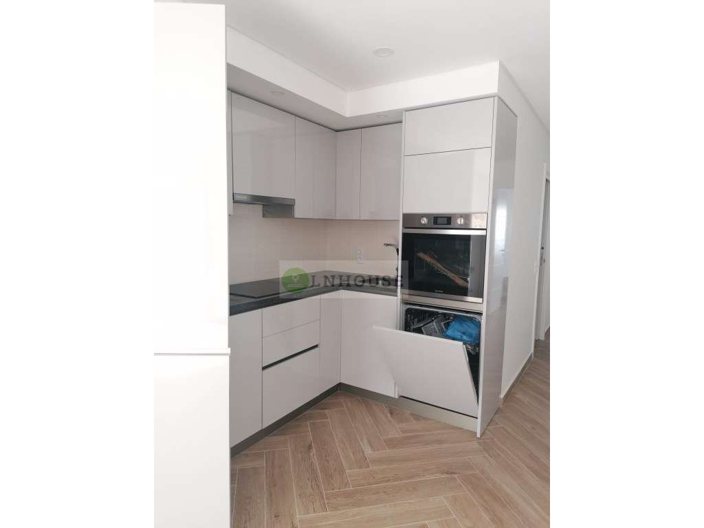 Apartamento de tipologia T1 novo a 250 m da praia de Monte Gordo.-8