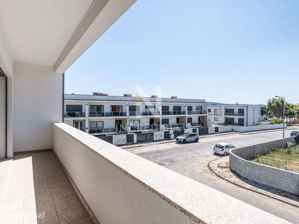 MORADIA T3 SEMI-NOVA EM GAVETO - MERELIM, BRAGA-16