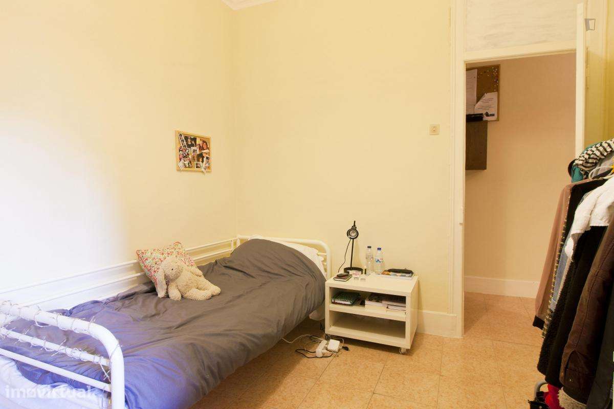 Quarto - localizado em São Sebastião Lisbon - Grande imagem: 4/10