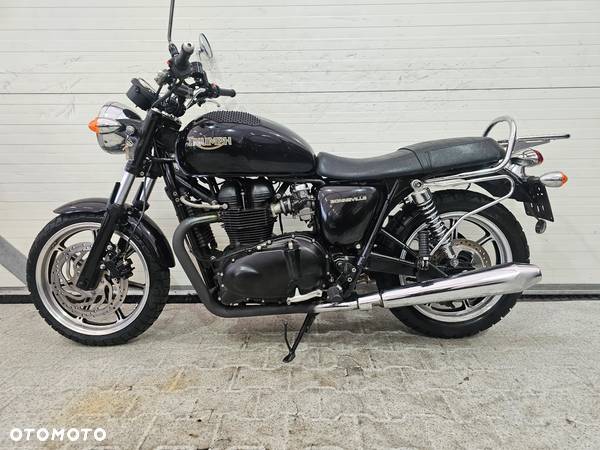 Triumph Bonneville - 1