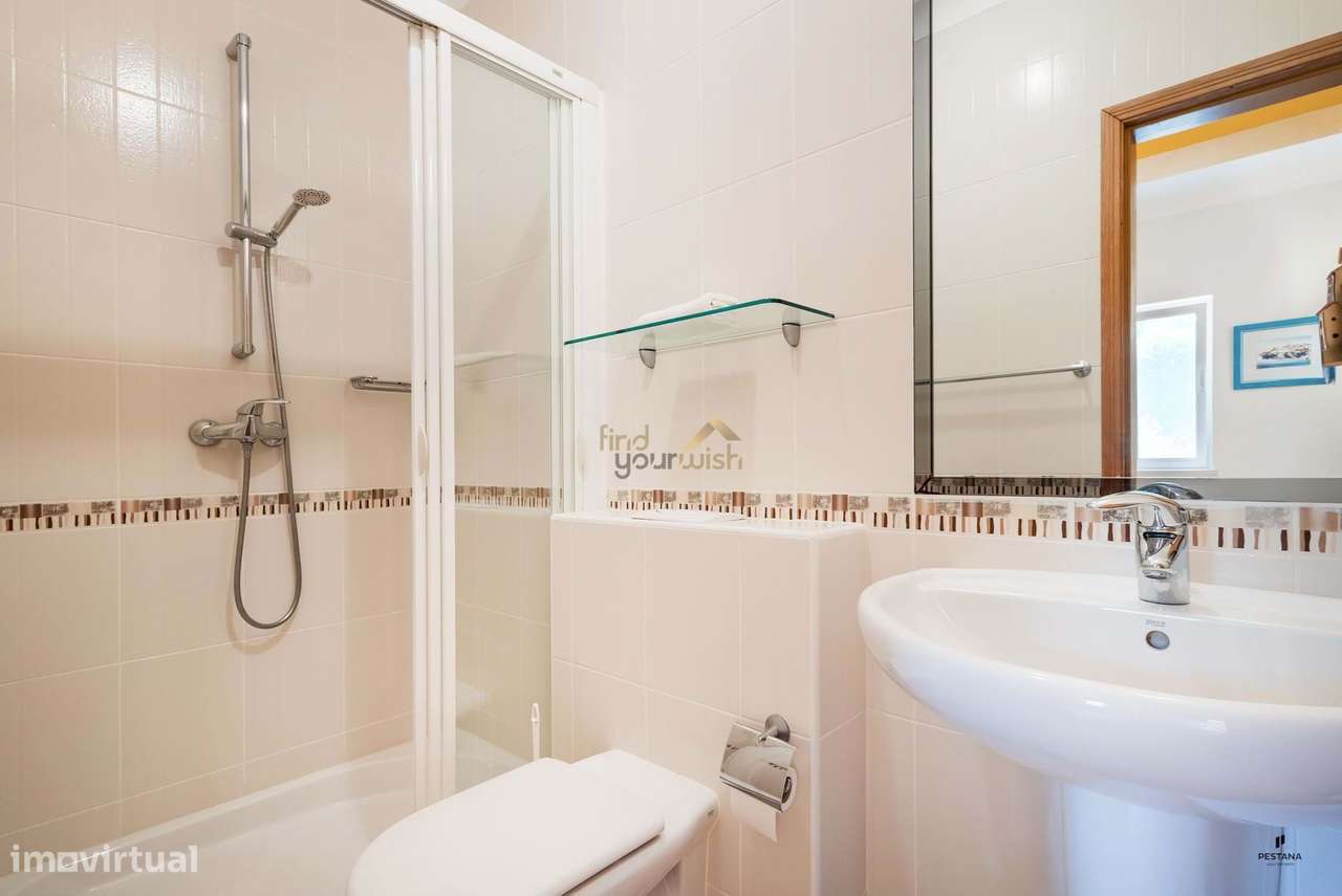 Moradia T4 com piscina, único piso,  com acesso direto ao exclusivo Ca-19