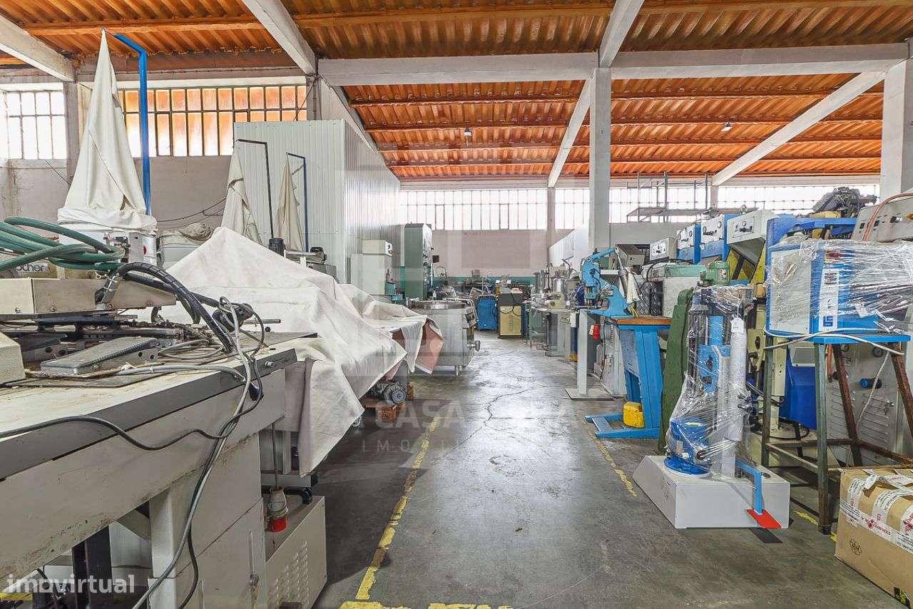 Pavilhão na Zona Industrial de São João da Madeira - Grande imagem: 4/35