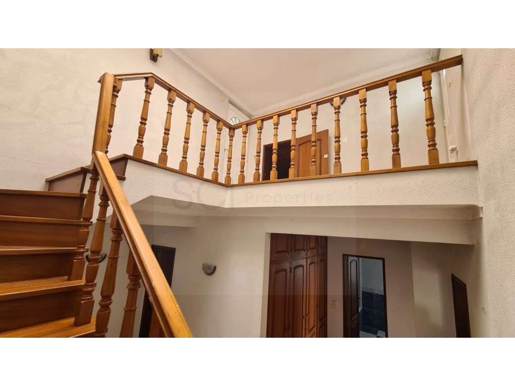 Moradia T3 +1 independente com garagem e piscina em Sesimbra-15