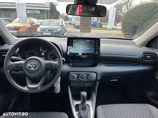 Toyota Yaris 1.5 L CVT Active - 13