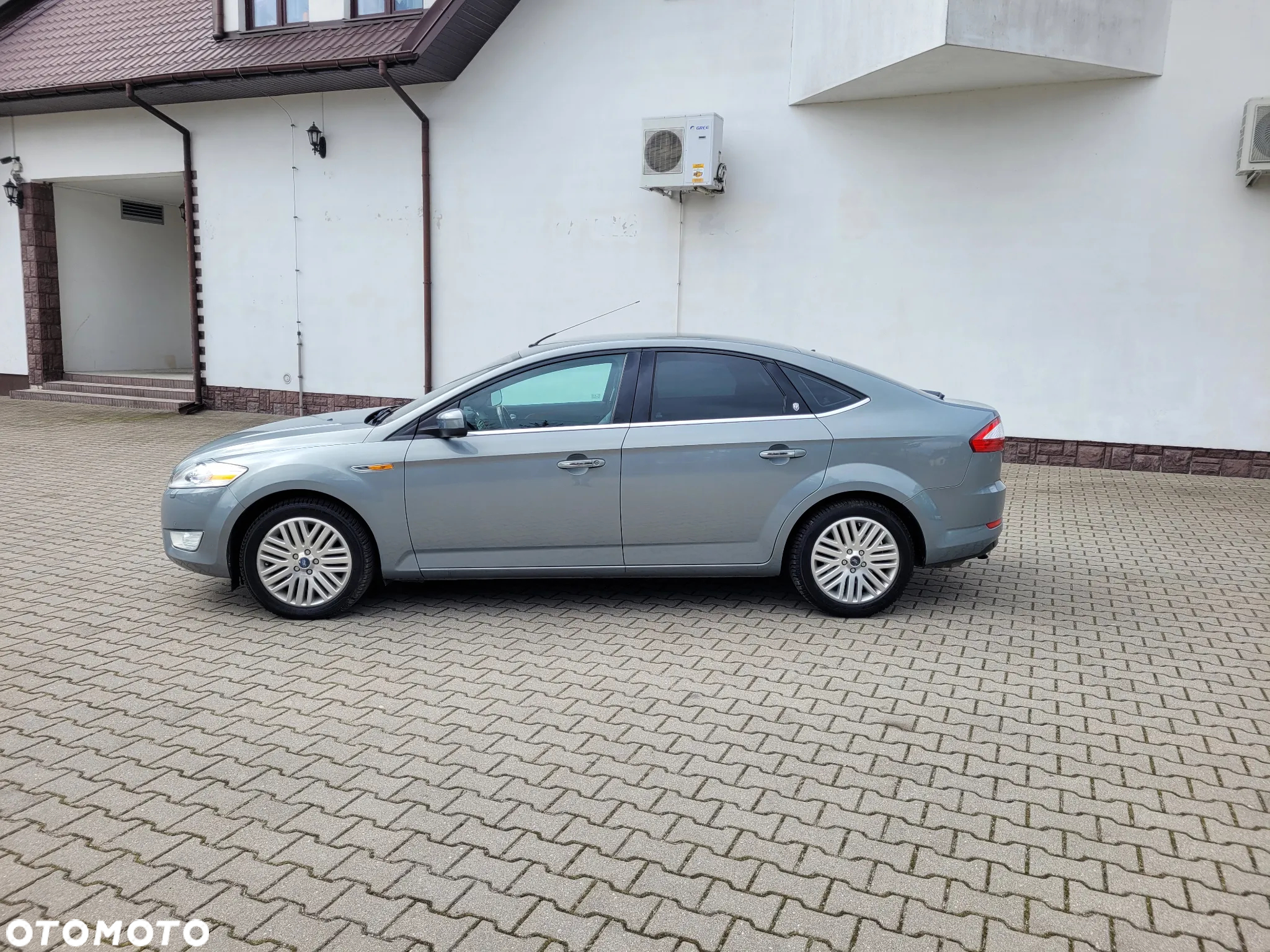 Ford Mondeo 2.5 Ghia - 9