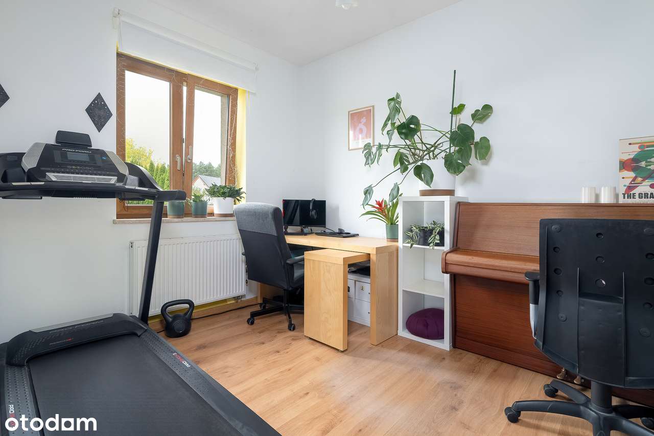 Rodzinny dom. Salon + 4 pokoje! Duża działka 880m² i wiata garażowa 2-5