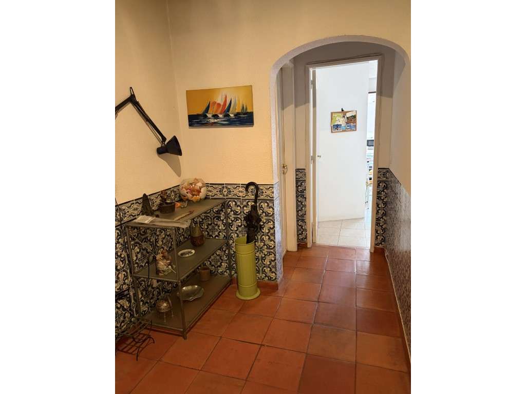 Espetacular apartamento T2 com varanda junto ao Hospital dos Lusiadas.-11