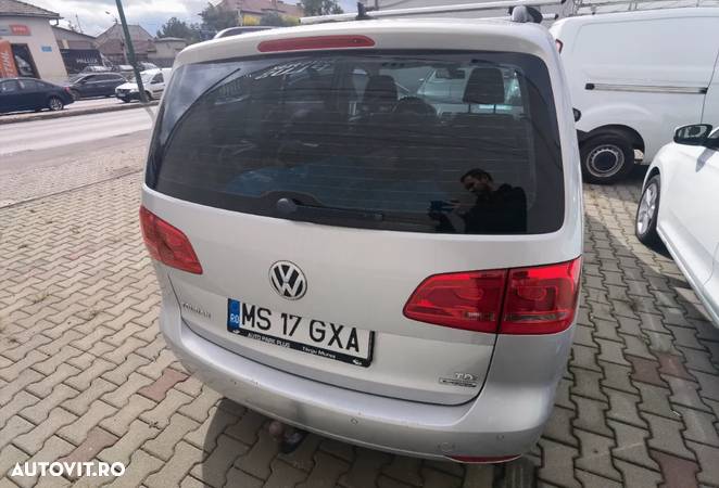 Volkswagen Touran - 4