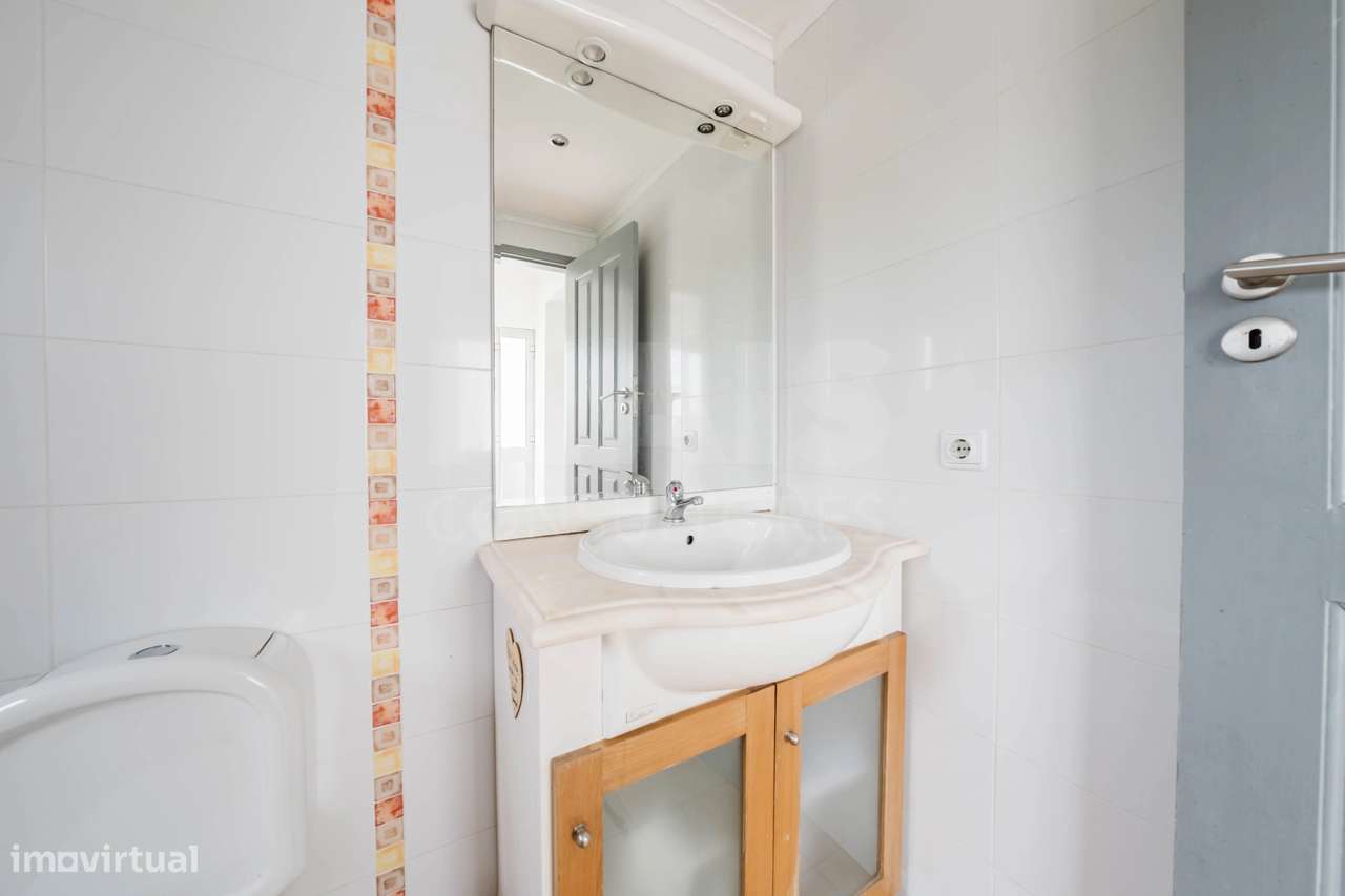 Moradia Térrea Renovada C/ Logradouro e Terreno, Vimeiro - Lourinhã-12