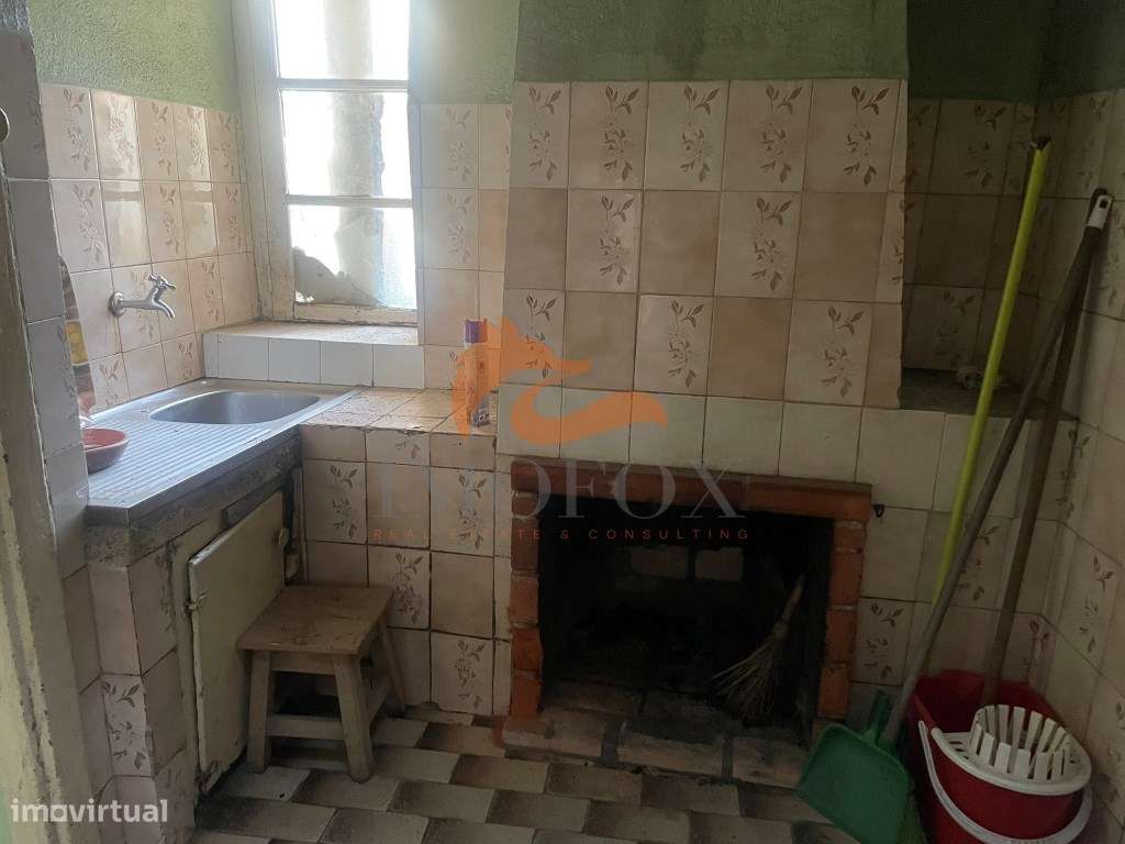 Moradia para renovar em São Paio de Gramaços, Oliveira do Hospital - Grande imagem: 3/12