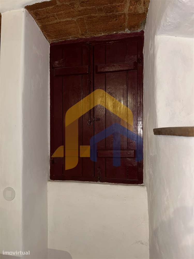 🏡 Moradia Térrea em Banda T2 no Centro de Estremoz-39