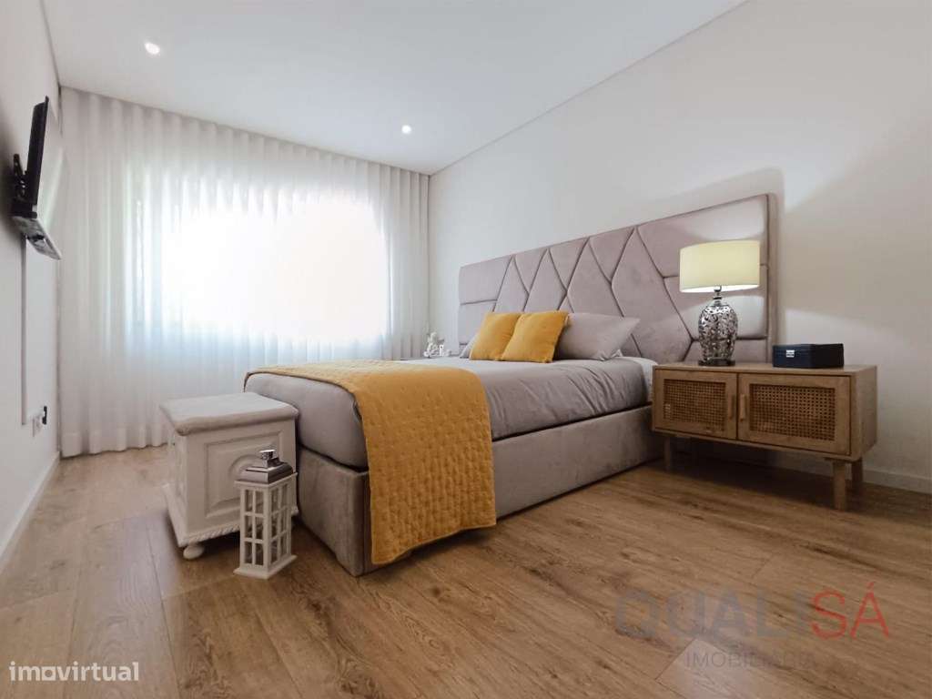 Apartamento T3 de gaveto com varandas, garagem fechada e excelentes...-19