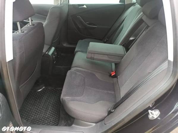 Volkswagen Passat 2.0 TDI DPF Comfortline - 11